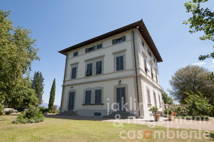 Image No.4-9 Bed Villa for sale