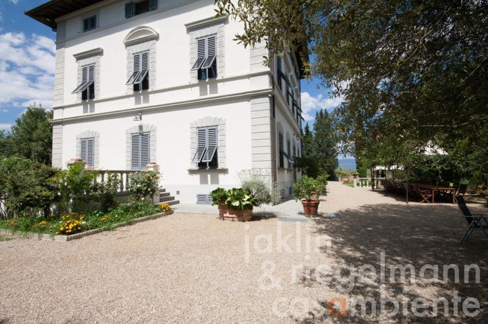 Image No.7-9 Bed Villa for sale