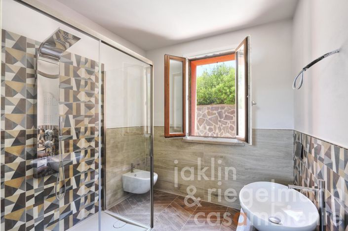 Image No.17-3 Bed Country House for sale