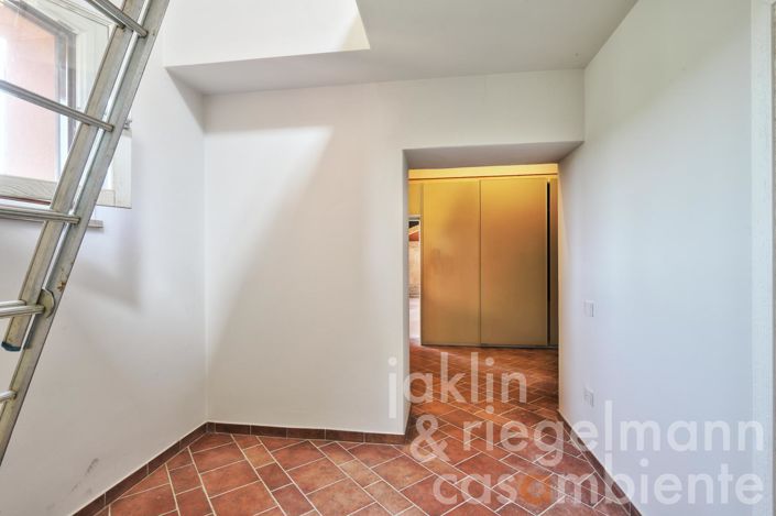 Image No.18-3 Bed Country House for sale