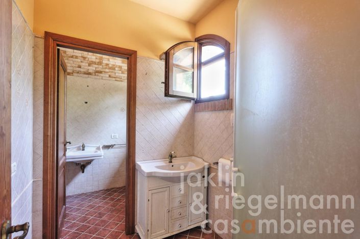 Image No.22-3 Bed Country House for sale