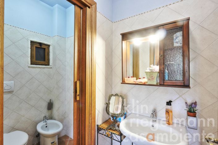 Image No.27-3 Bed Country House for sale