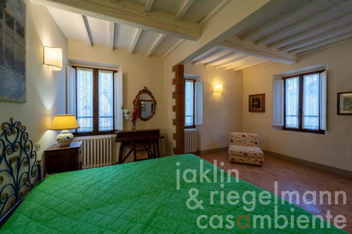 Image No.56-8 Bed Country House for sale