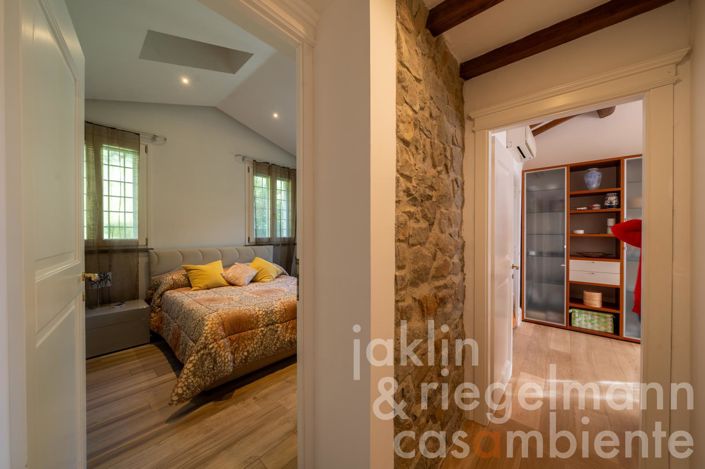 Image No.42-4 Bed Country House for sale