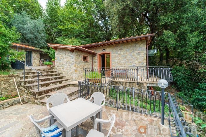 Image No.11-6 Bed Country House for sale
