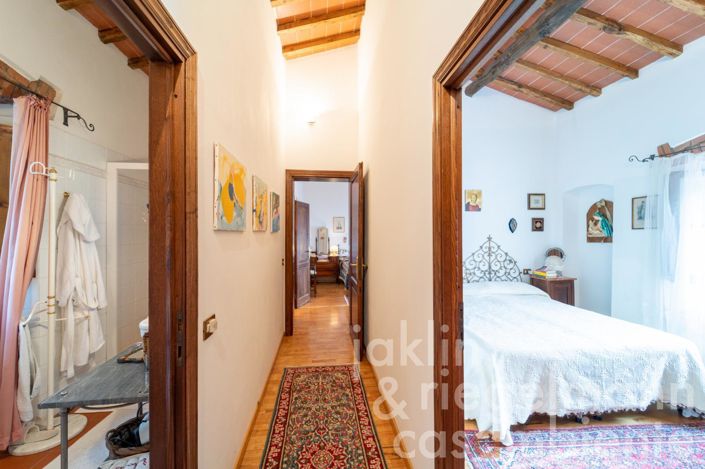Image No.40-6 Bed Country House for sale