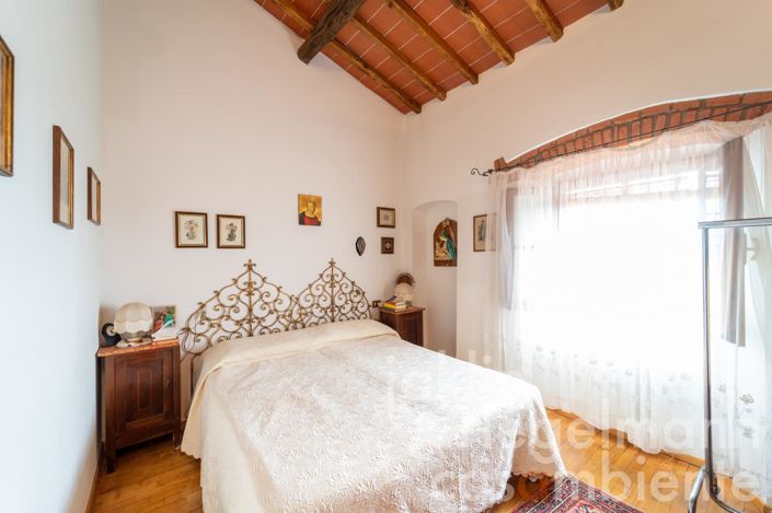 Image No.41-6 Bed Country House for sale
