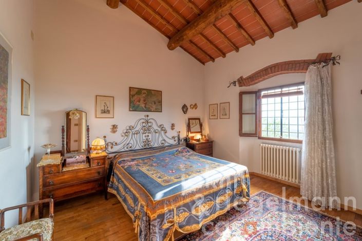 Image No.42-6 Bed Country House for sale