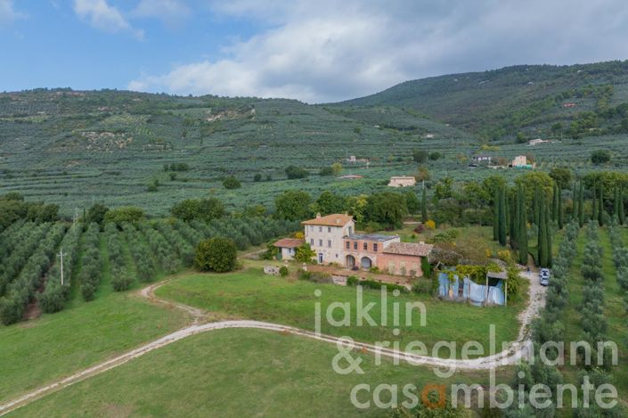 Image No.2-Maison de campagne de 4 chambres à vendre à Spello