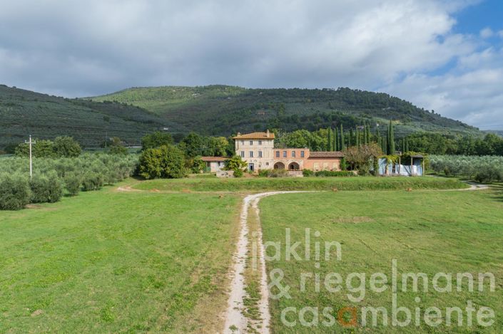 Image No.20-Maison de campagne de 4 chambres à vendre à Spello