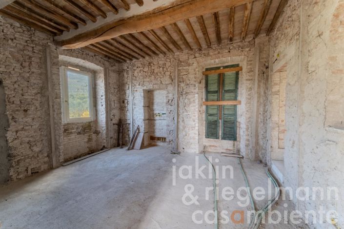 Image No.32-Maison de campagne de 4 chambres à vendre à Spello