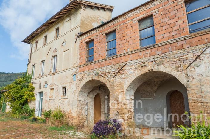 Image No.7-Maison de campagne de 4 chambres à vendre à Spello