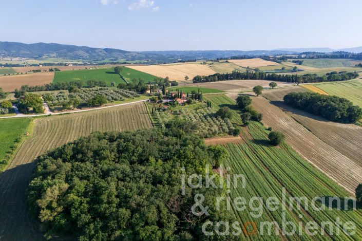 Image No.2-Maison de campagne de 4 chambres à vendre à Castiglione del Lago