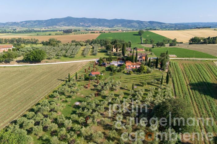 Image No.3-Maison de campagne de 4 chambres à vendre à Castiglione del Lago