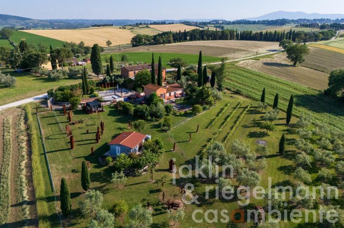Image No.4-Maison de campagne de 4 chambres à vendre à Castiglione del Lago