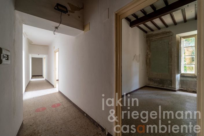 Image No.10-13 Bed Villa for sale