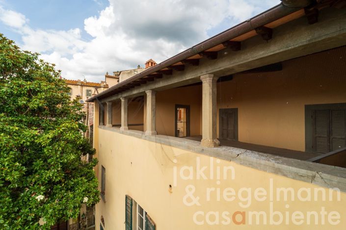Image No.18-13 Bed Villa for sale