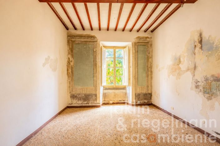 Image No.20-13 Bed Villa for sale