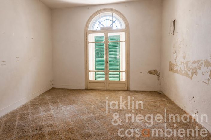 Image No.21-13 Bed Villa for sale