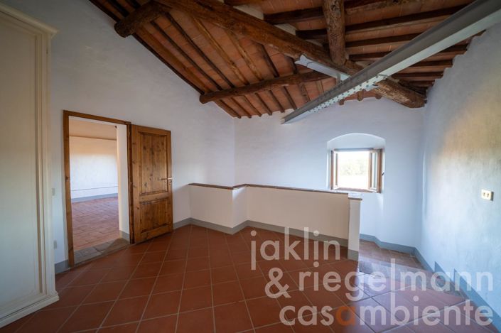 Image No.38-5 Bed Country House for sale