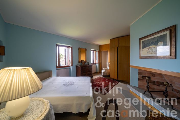 Image No.37-7 Bed Country House for sale