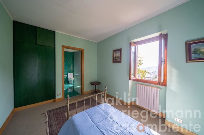 Image No.43-7 Bed Country House for sale