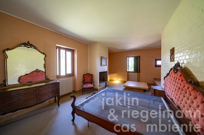 Image No.47-7 Bed Country House for sale