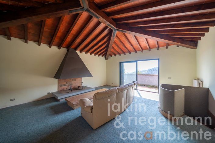Image No.51-7 Bed Country House for sale