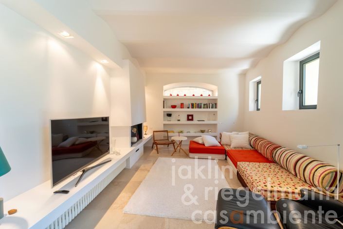 Image No.17-2 Bed Townhouse for sale
