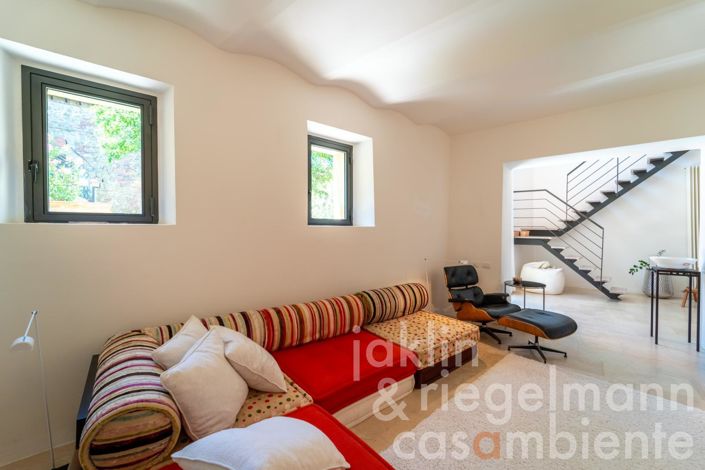 Image No.18-2 Bed Townhouse for sale