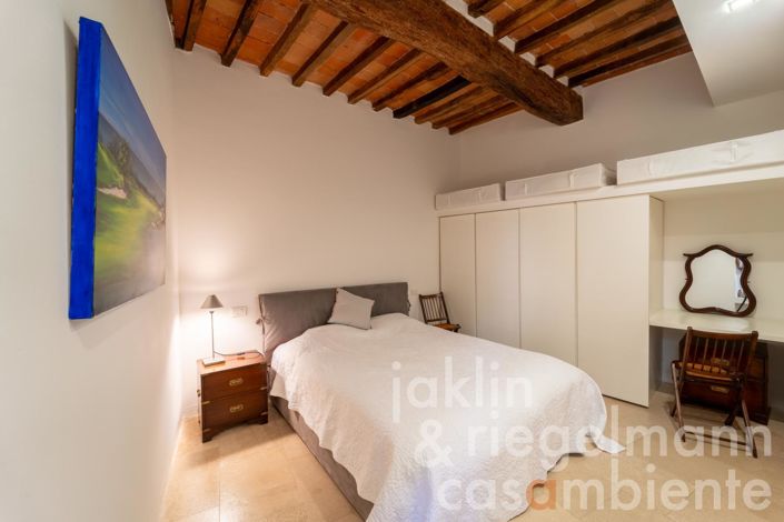 Image No.25-2 Bed Townhouse for sale
