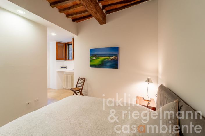 Image No.26-2 Bed Townhouse for sale