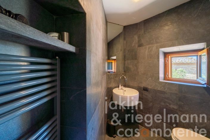 Image No.32-2 Bed Townhouse for sale