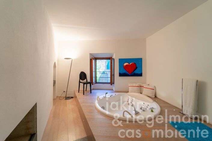 Image No.37-2 Bed Townhouse for sale