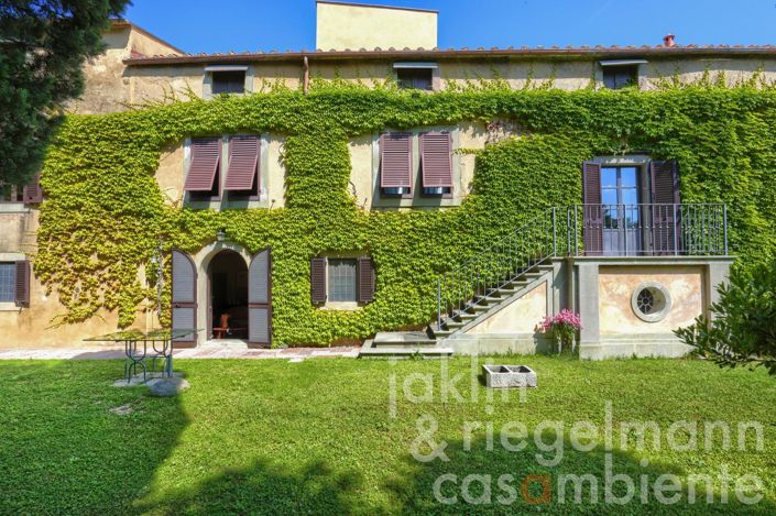 Image No.3-6 Bed Villa for sale