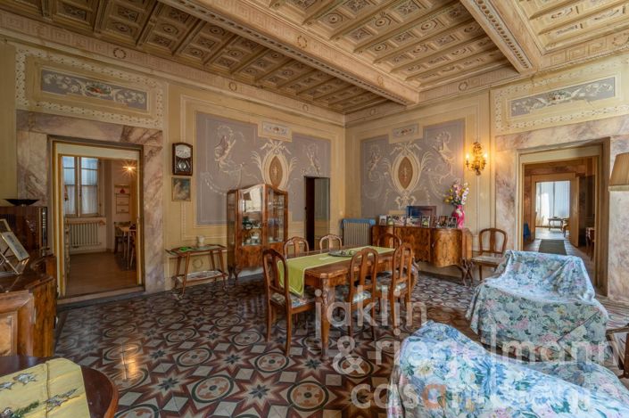 Image No.17-10 Bed Villa for sale
