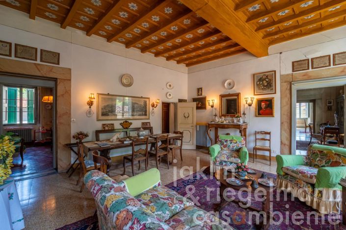 Image No.32-10 Bed Villa for sale