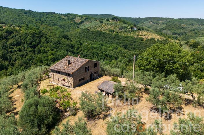 Image No.2-Maison de campagne de 4 chambres à vendre à Bettona