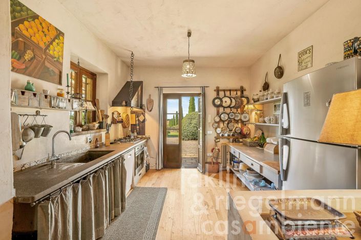 Image No.20-6 Bed Country House for sale