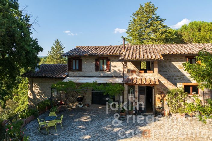 Image No.2-Maison de campagne de 4 chambres à vendre à Perugia