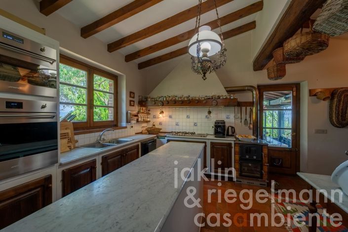 Image No.17-6 Bed Country House for sale
