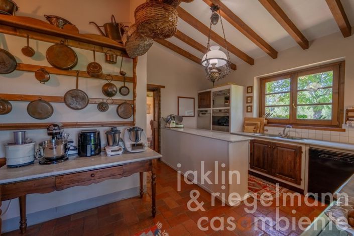 Image No.18-6 Bed Country House for sale