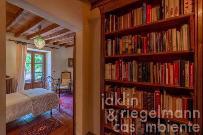 Image No.30-6 Bed Country House for sale
