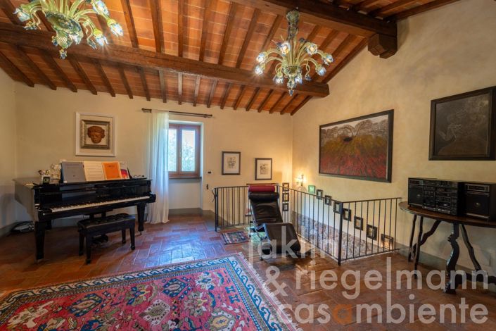 Image No.41-6 Bed Country House for sale