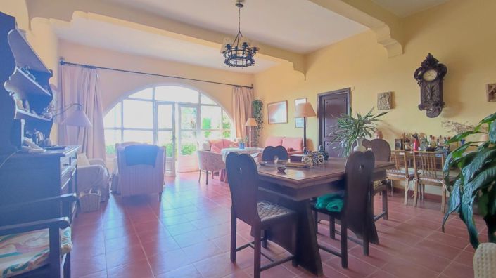 Image No.8-6 Bed Villa for sale