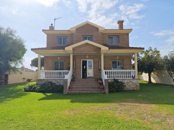 4 Bed Villa for sale