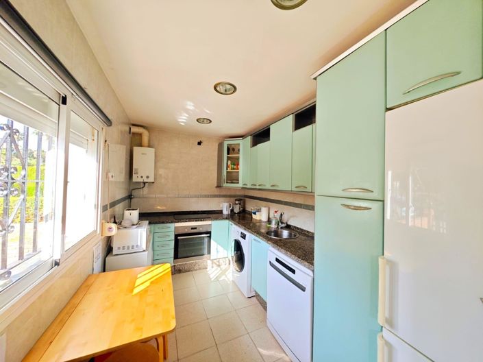 Image No.12-3 Bed Property for sale