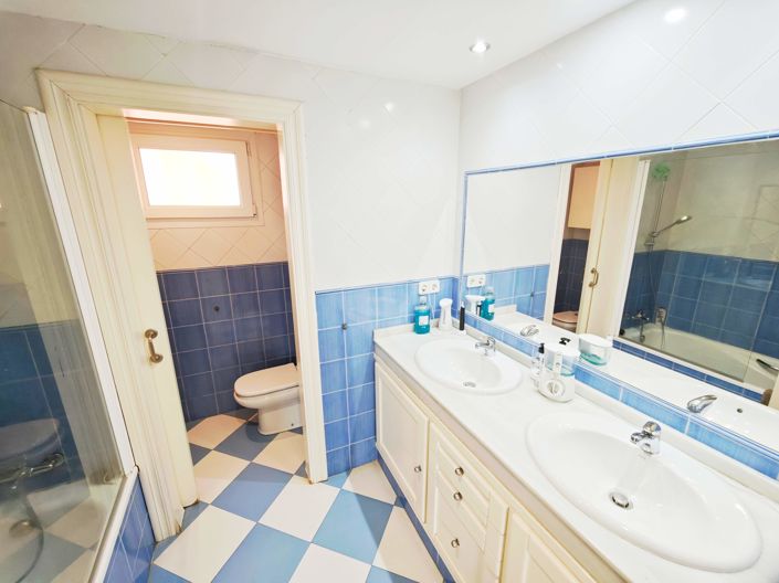 Image No.10-4 Bed Flat for sale