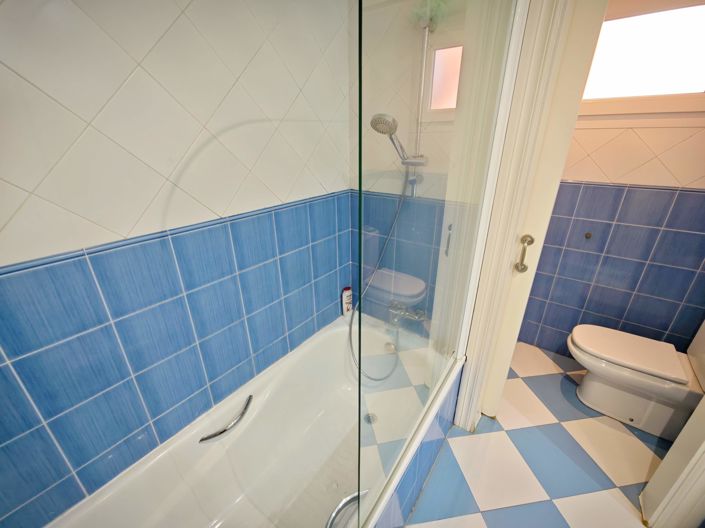 Image No.11-4 Bed Flat for sale