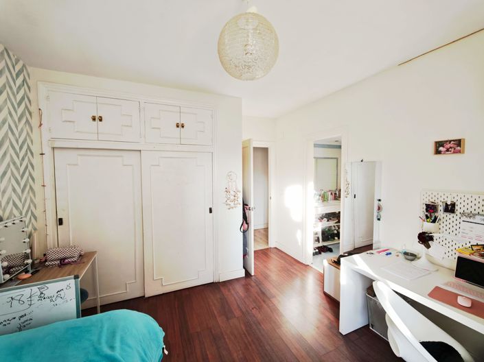 Image No.12-4 Bed Flat for sale